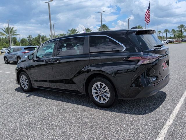 2026 Toyota Sienna LE 8 Passenger