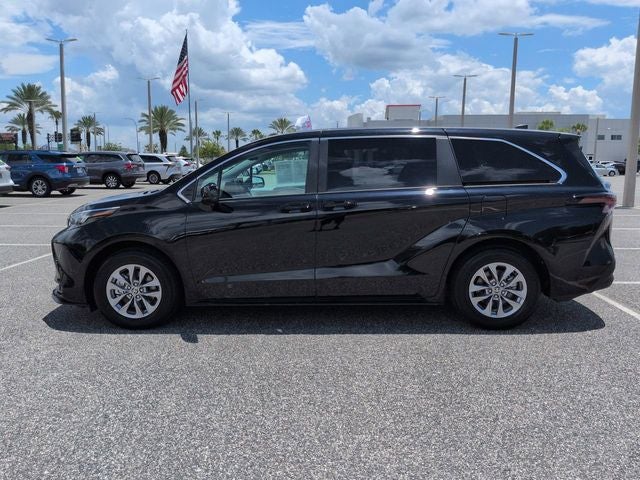 2026 Toyota Sienna LE 8 Passenger