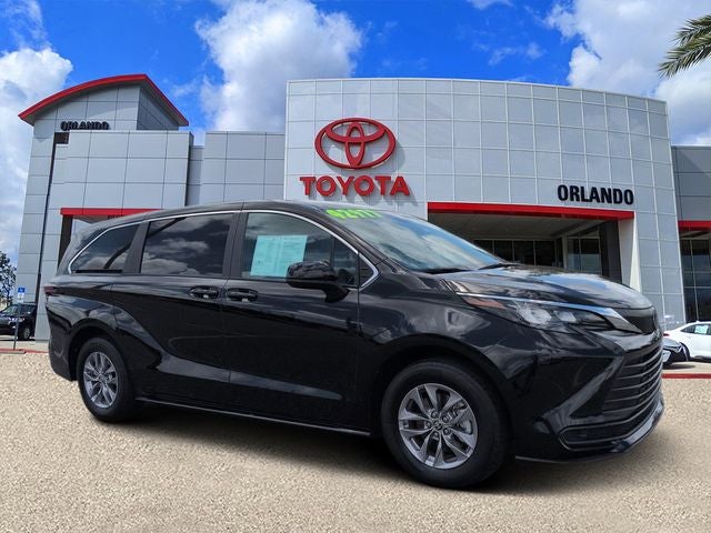 2025 Toyota Sienna LE 8 Passenger