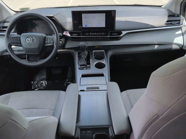 2025 Toyota SIENNA LE LE 8 Passenger