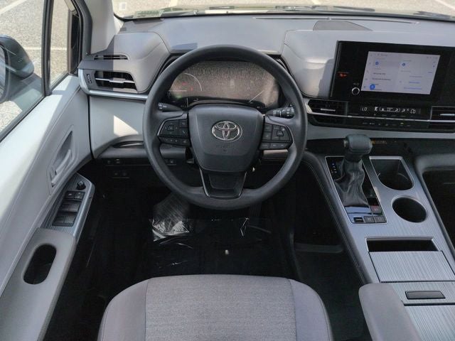 2025 Toyota SIENNA LE LE 8 Passenger