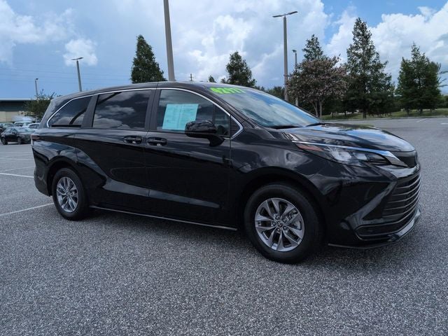 2025 Toyota Sienna LE 8 Passenger