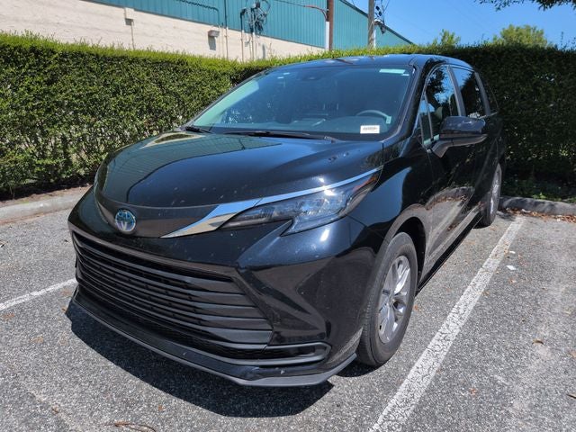 2025 Toyota Sienna LE 8 Passenger