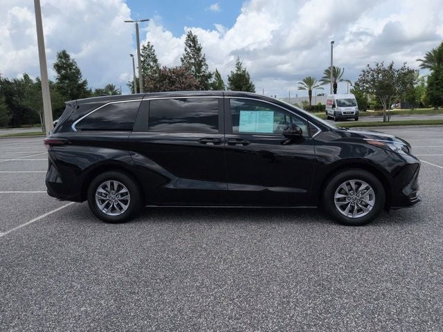 2025 Toyota SIENNA LE LE 8 Passenger