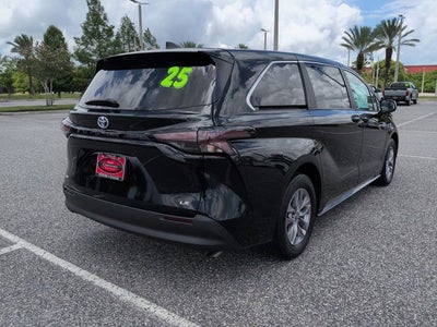 2025 Toyota SIENNA LE LE 8 Passenger