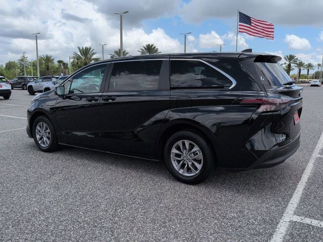 2025 Toyota SIENNA LE LE 8 Passenger