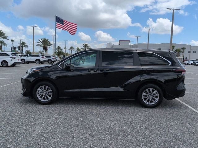 2025 Toyota SIENNA LE LE 8 Passenger