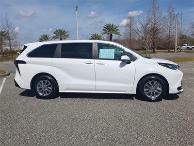 2024 Toyota SIENNA LE LE 8 Passenger
