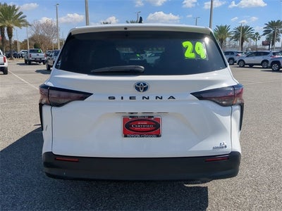 2024 Toyota SIENNA LE LE 8 Passenger