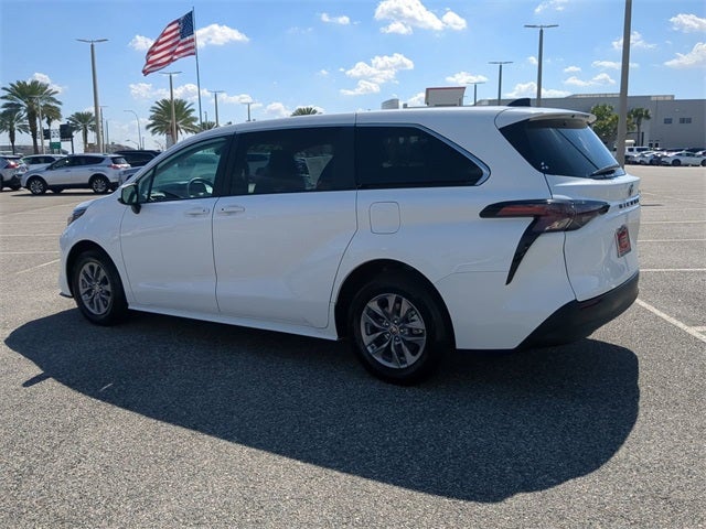 2024 Toyota SIENNA LE LE 8 Passenger