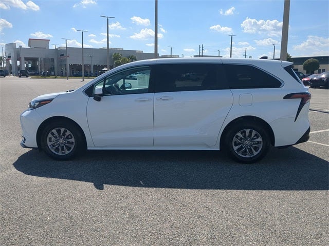 2024 Toyota SIENNA LE LE 8 Passenger