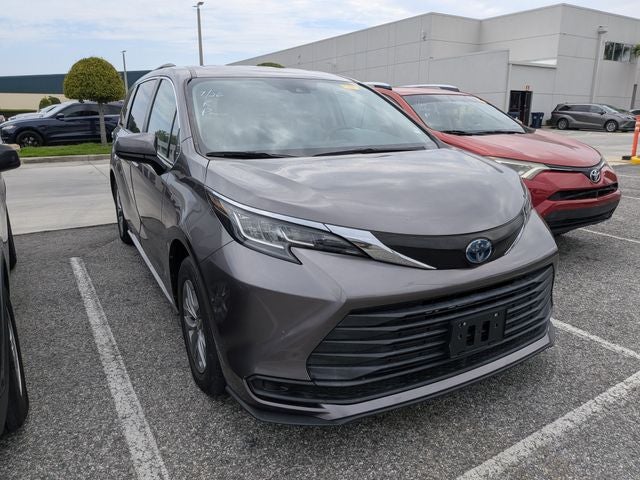 2022 Toyota Sienna LE 8 Passenger
