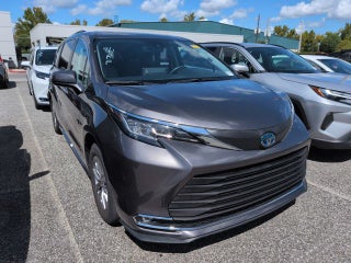 2023 Toyota Sienna XLE 8 Passenger