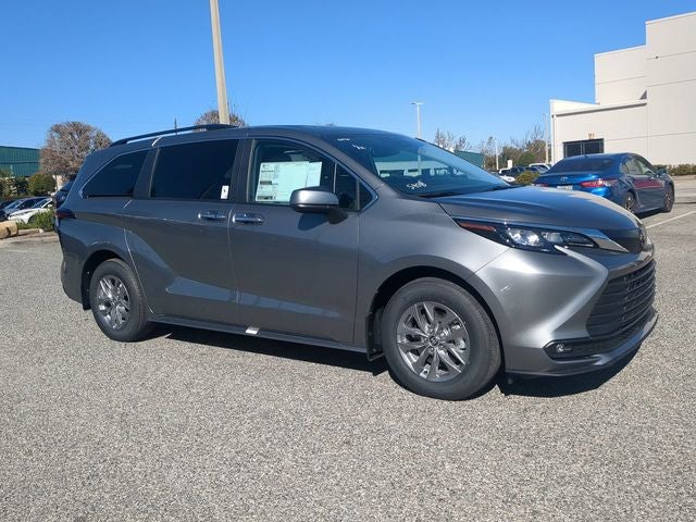 2026 Toyota Sienna XLE 8 Passenger