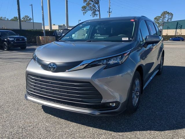 2026 Toyota Sienna XLE 8 Passenger