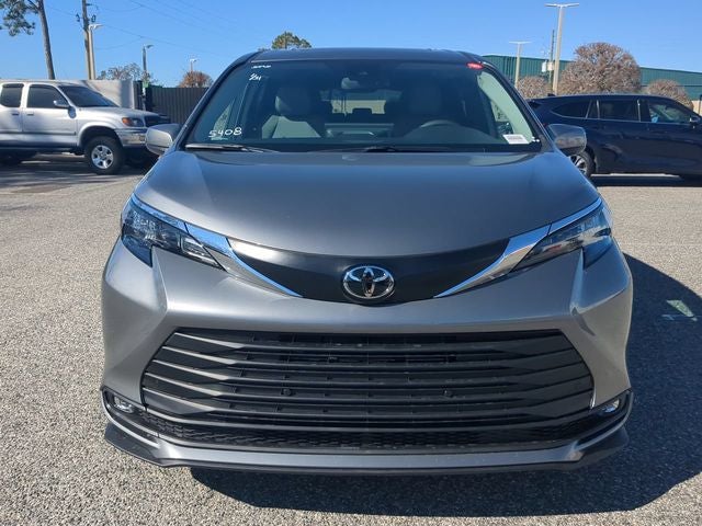 2026 Toyota Sienna XLE 8 Passenger