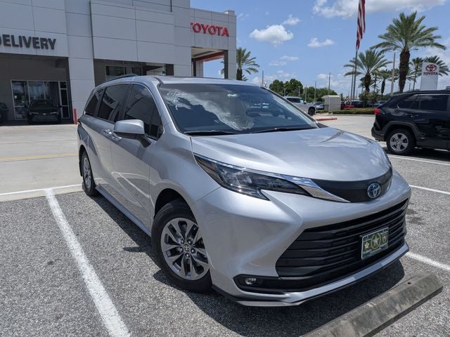 2025 Toyota Sienna XLE 8 Passenger