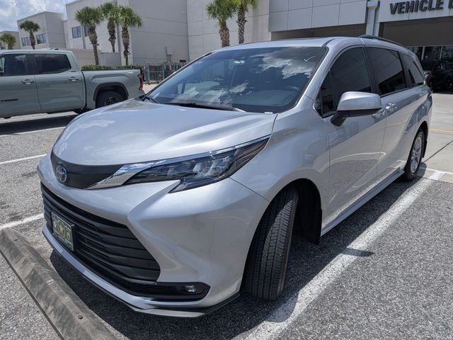 2025 Toyota Sienna XLE 8 Passenger
