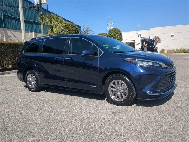2021 Toyota SIENNA XLE XLE 7 Passenger