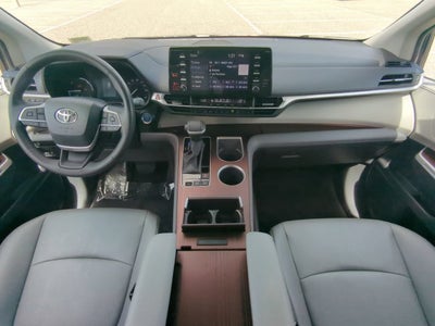 2024 Toyota Sienna XLE 8 Passenger