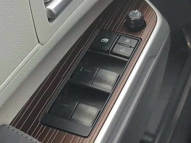 2024 Toyota Sienna XLE 8 Passenger