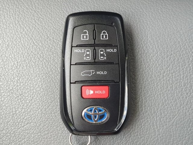 2024 Toyota Sienna XLE 8 Passenger