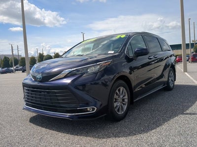 2024 Toyota Sienna XLE 8 Passenger