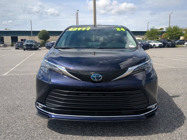 2024 Toyota Sienna XLE 8 Passenger