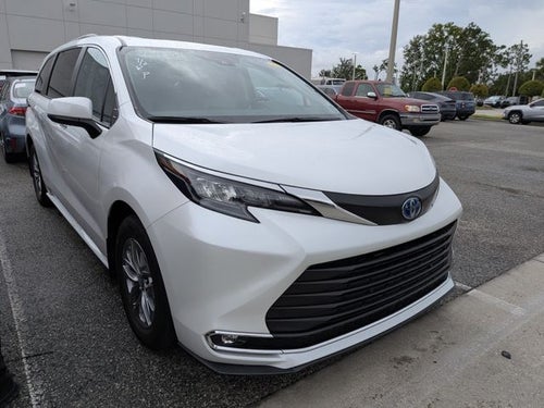 2024 Toyota Sienna XLE 8 Passenger