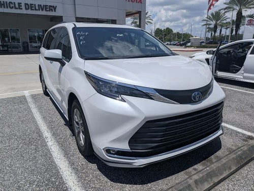 2024 Toyota Sienna XLE 8 Passenger