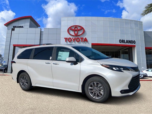 2026 Toyota Sienna XLE 8 Passenger