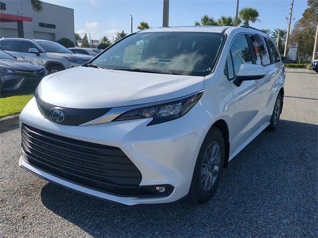2026 Toyota Sienna XLE 8 Passenger