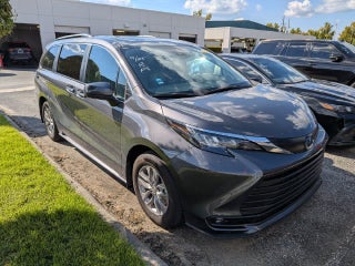 2025 Toyota Sienna XLE 8 Passenger