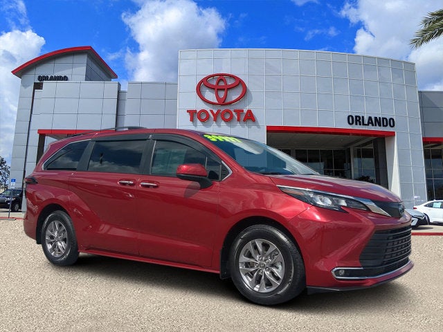2024 Toyota Sienna XLE 8 Passenger