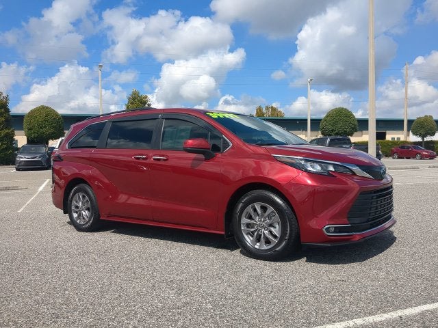 2024 Toyota Sienna XLE 8 Passenger