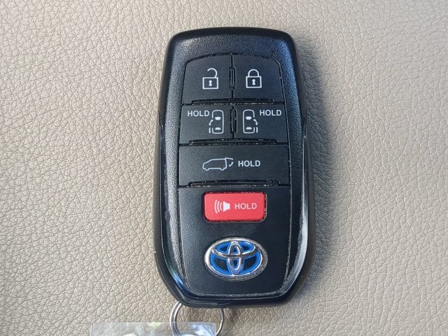 2024 Toyota Sienna XLE 8 Passenger