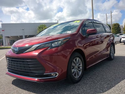 2024 Toyota Sienna XLE 8 Passenger