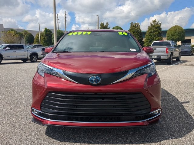 2024 Toyota Sienna XLE 8 Passenger