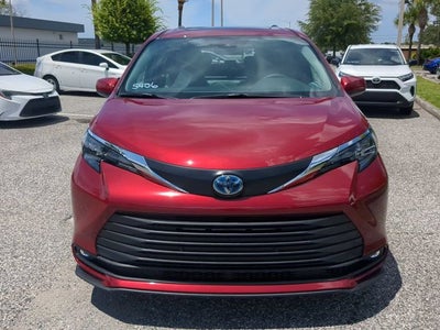 2026 Toyota Sienna XLE 8 Passenger