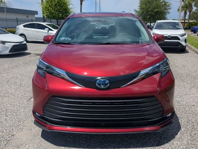 2026 Toyota Sienna XLE 8 Passenger
