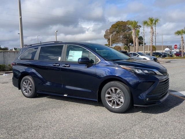 2026 Toyota Sienna XLE 8 Passenger