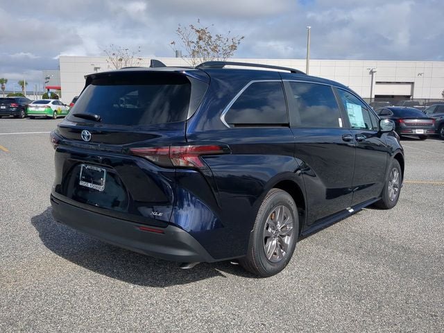 2026 Toyota Sienna XLE 8 Passenger