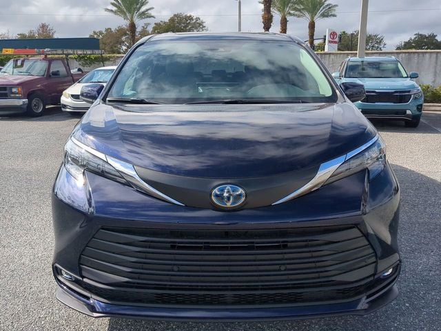 2026 Toyota Sienna XLE 8 Passenger