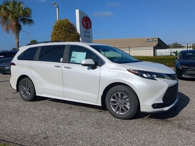 2026 Toyota Sienna XLE 8 Passenger