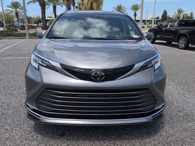 2026 Toyota Sienna Limited 7 Passenger