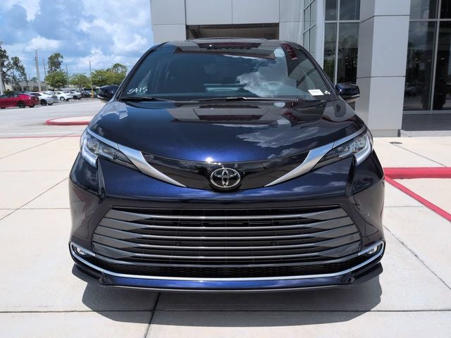 2026 Toyota Sienna Limited 7 Passenger